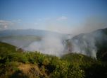 250 души гасят пожарa в Кресненското дефиле