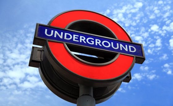 Лондонското метро ще презапише съобщенията си към пътниците заради политиката
