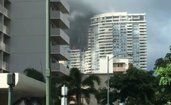 Най малко трима души загинаха при пожар в многоетажна жилищна сграда