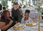 Американка превърна провалена сватба в парти за бездомници