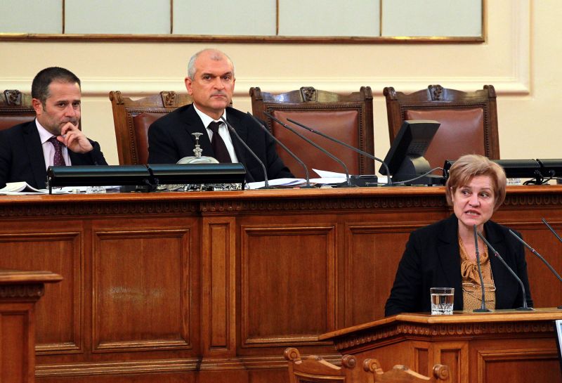 Таванът на плащанията в брой остава 10 000 лева, реши