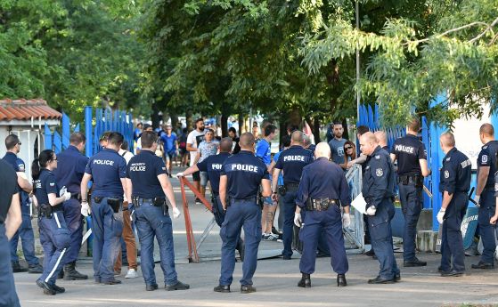 Полицаи през 5 метра пазят Герена за мача между Левски
