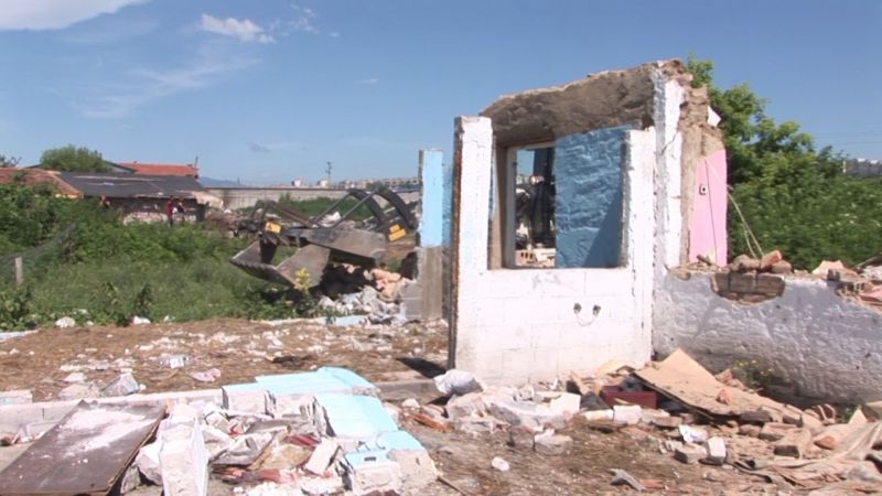16 незаконни постройки в ромската махала в Асеновград бяха съборени,