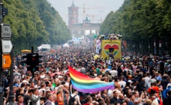 Хиляди танцуваха по улиците на Берлин в подкрепа на правата
