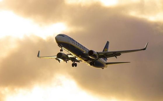 Нискотарифната авиокомпания Ryanair обяви че може да намали цените на