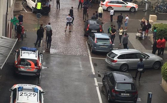 Мъж нападна минувачи в швейцарския град Шафхаузен Според очевидци нападението е