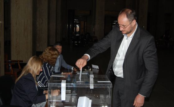 Александър Ангелов единодушно беше избран за председател на Софийския районен