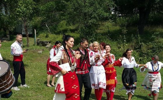 Дъщерята на вицепремиера и министър на отбраната Красимир Каракачанов Деница