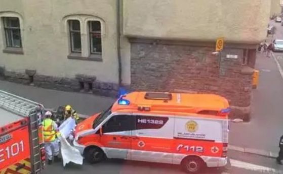 Кола се вряза в пешеходци в Хелзинки, един човек е загинал (обновена)