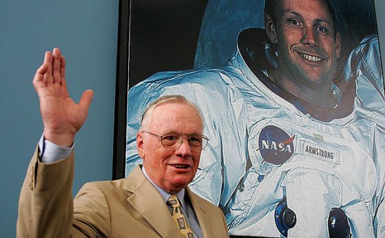 Откраднаха златно копие на модула, с който Армстронг кацна на Луната