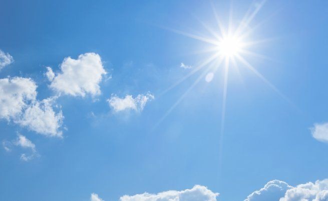 Времето днес ще е слънчево, с максимални температури предимно между 30°-35°.