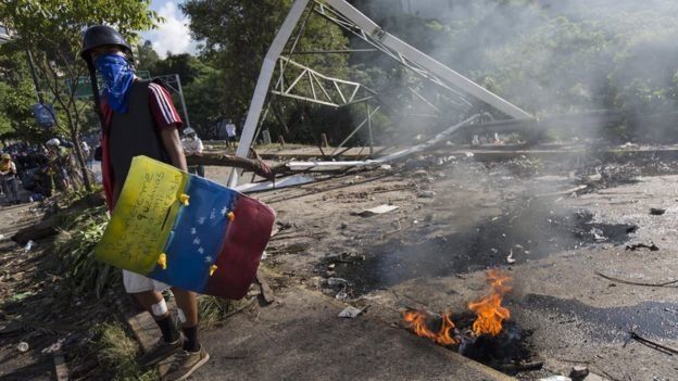 Безредици, протести и най-малко 15 убити белязаха изборите във Венецуела