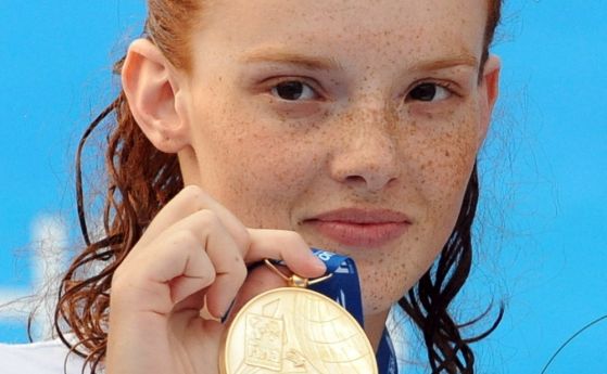 Световната шампионка по плуване Наджа Хигл разтресе родната й Сърбия