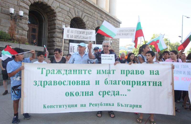 Жители на квартал Кремиковци и село Локорско излязоха на протест