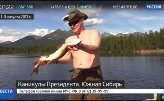 Путин влезе в ледените води на сибирска река. Мори щуки и костур (видео)