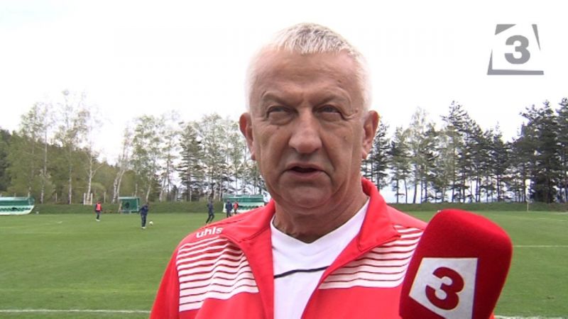 Собственикът на Локомотив Пловдив Христо Крушарски зарадва футболистите с по