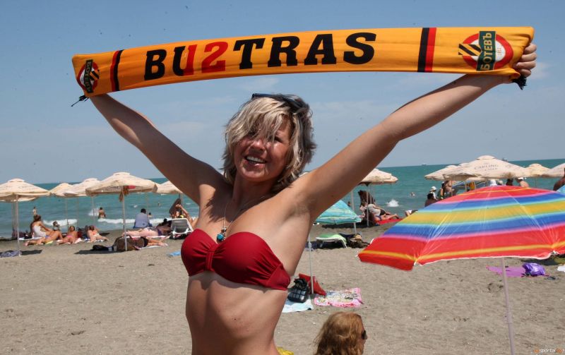 Феновете на Ботев Пловдив отново ще окупират бургаските плажове, като