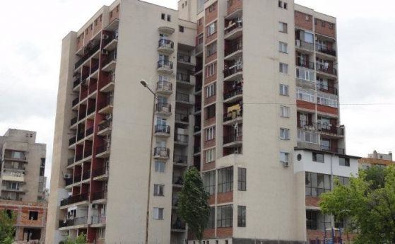 Жена се хвърли от 5 етаж в Русе, загина на място