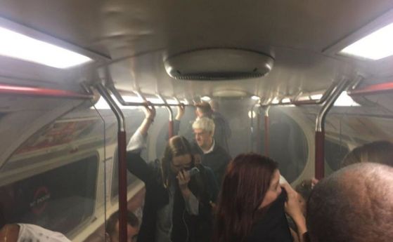 Влак от лондонското метро се запали в движение   Влакът