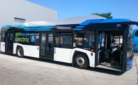 В Бургас пуснаха експериментално електрически автобус