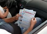 Пътна полиция раздава листовки на чужденци за правилата за движение в България