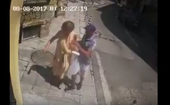 Задържаха сериен нападател на възрастни жени в София (видео)