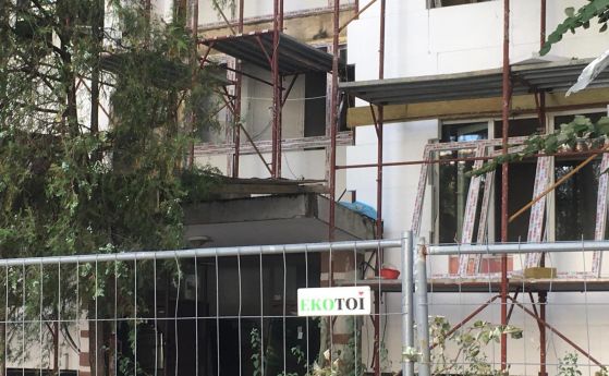 Работник падна от скеле в Бургас и загина (обновена)
