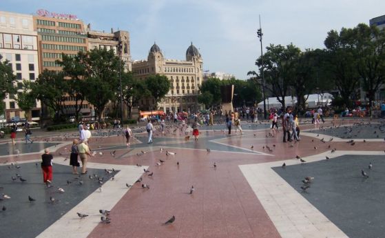 Ван се е врязал в туристи в центъра на Барселона