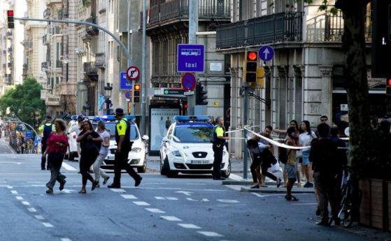 Полицията още издирва нападателя от Барселона