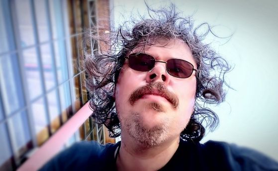 Американският актьор Джереми Линдхолм 41 който участва в новия сериал