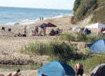 Арестуваха българи за палатки на плажа в Гърция