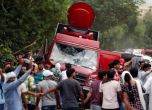 30 убити, стотици в ареста в Индия след метеж заради гуру