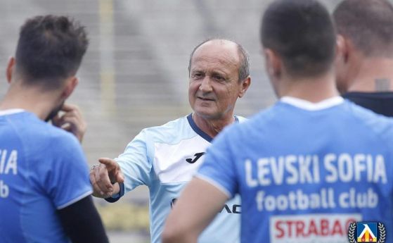 Треньорът на Левски Делио Роси няма да бъде в София