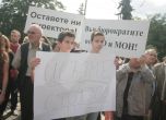 Родители, учители и ученици излязоха на протест в защита на директора на СМГ