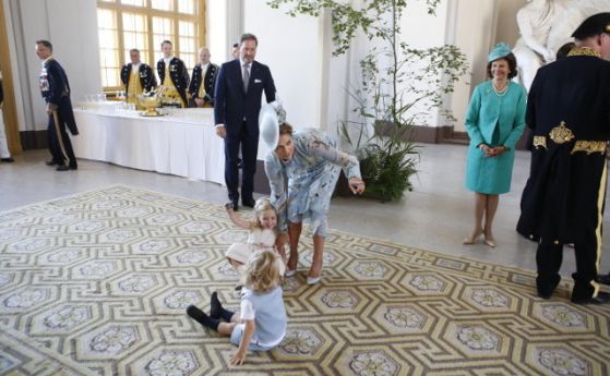 Шведската принцеса Маделин обяви в социалната мрежа Фейсбук че чака своето трето