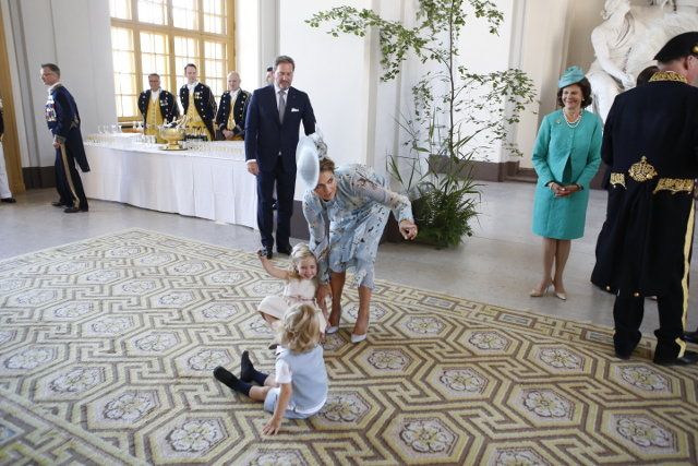 Шведската принцеса Маделин обяви в социалната мрежа Фейсбук, че чака своето трето