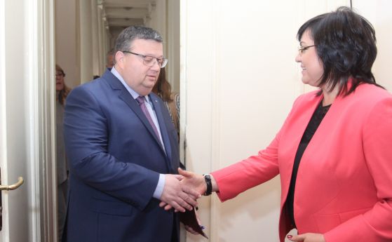 Цацаров критикува антикорупционните закони на БСП и ГЕРБ след среща с Нинова