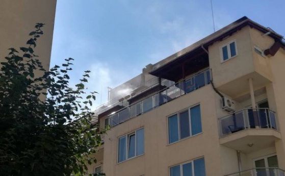 Дете се измъкна невредимо от горящ апартамент в Манастирски ливади