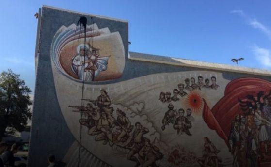 В Скопие оскверниха мозайка с образа на Майка Тереза