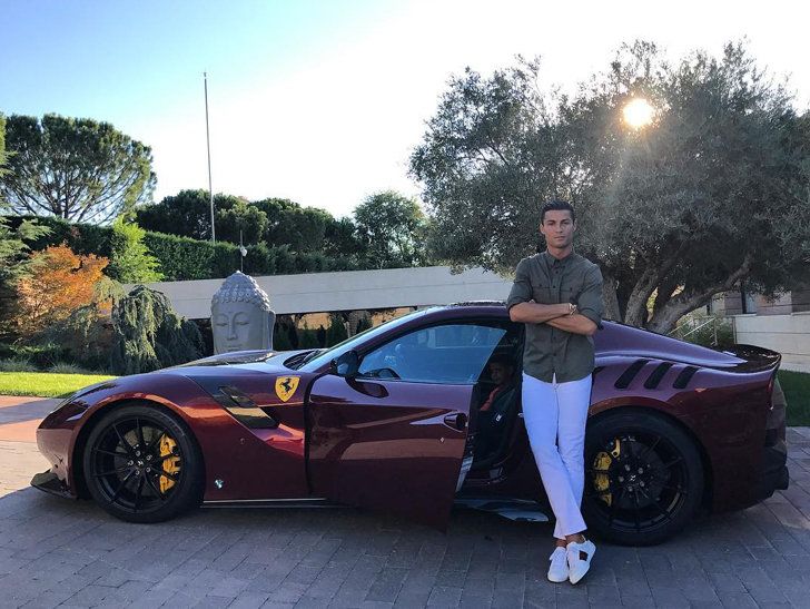 Кристиано Роналдо показа новата придобивка в огромния си автопарк. Впечатляваща