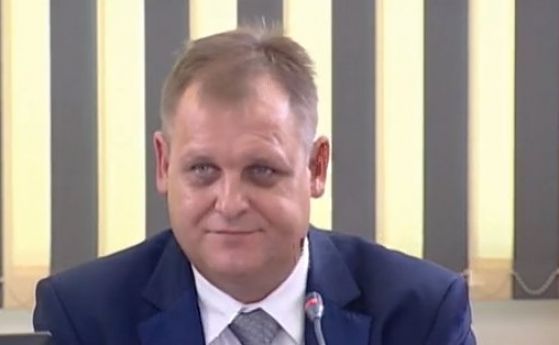 Чолаков критикува условията във ВАС и практиката му, имотите му не били проблем