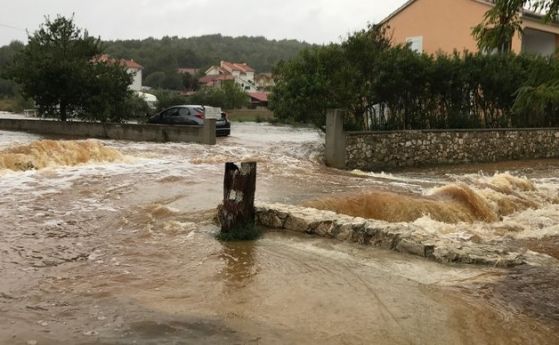Големите наводнения които заляха Хърватия вчера са предизвикали тотален хаос