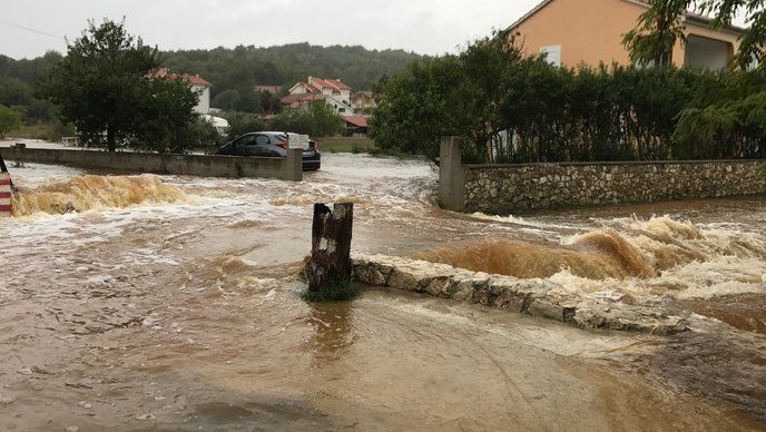Големите наводнения, които заляха Хърватия вчера, са предизвикали тотален хаос