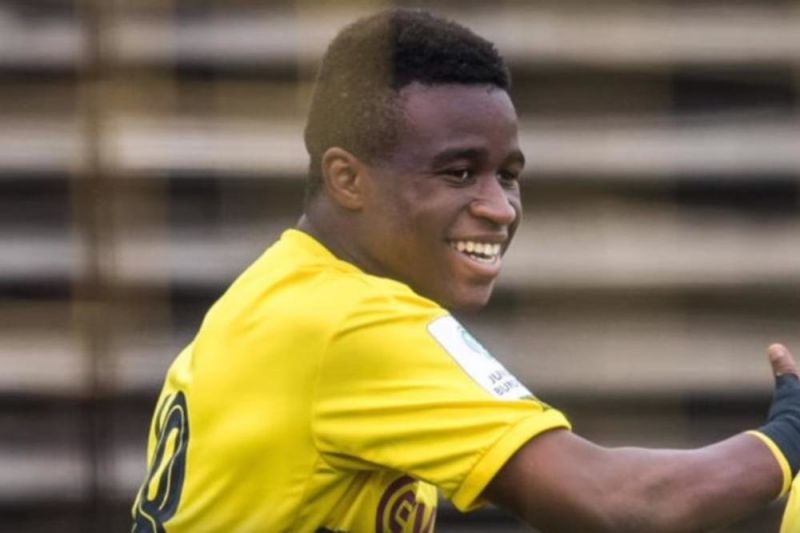 Този футболист твърди, че е на 12 години