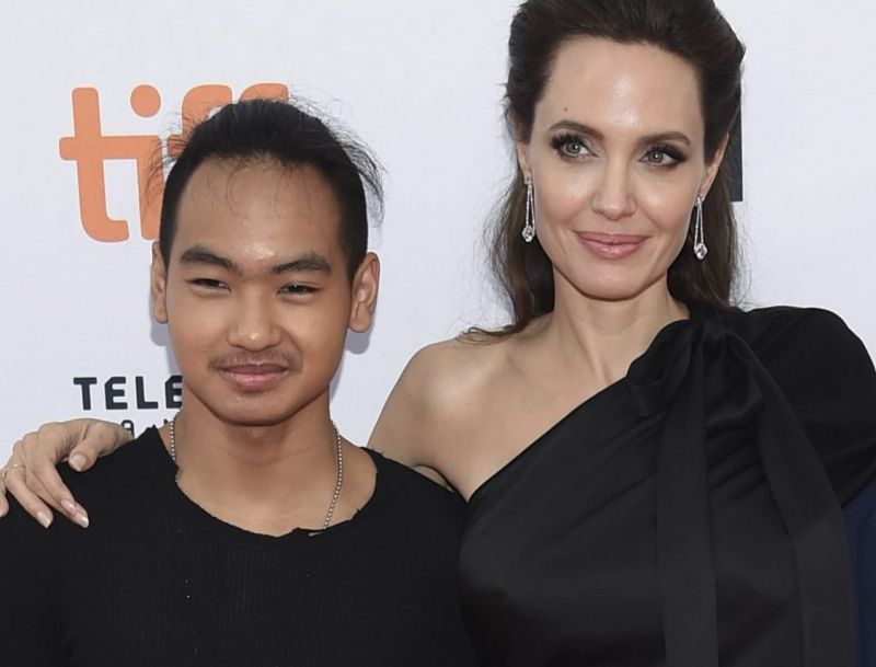 Най-големият син на Анджелина Джоли - 16-годишният Мадокс Джоли-Пит, даде
