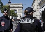 Мъж нападна с нож военен в центъра на Париж