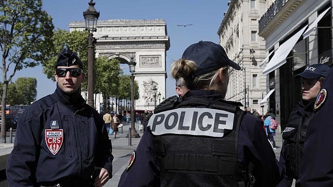 Мъж нападна с нож френски военен в центъра на Париж. 