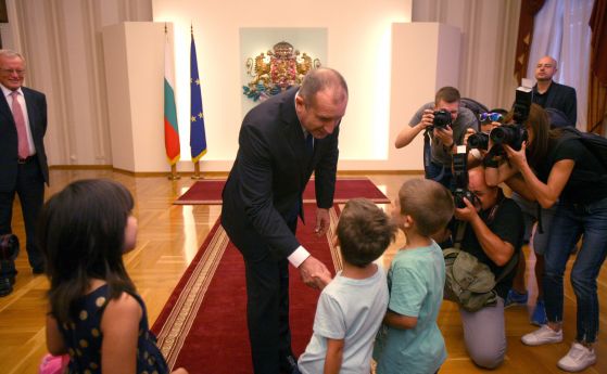 Президентът Румен Радев посрещна малки и големи гости на Дондуков