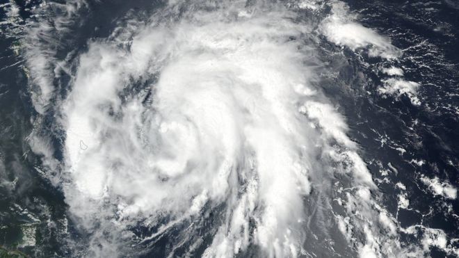 Нов ураган заплашва Карибите.  Тропическата буря Мария прерасна в ураган