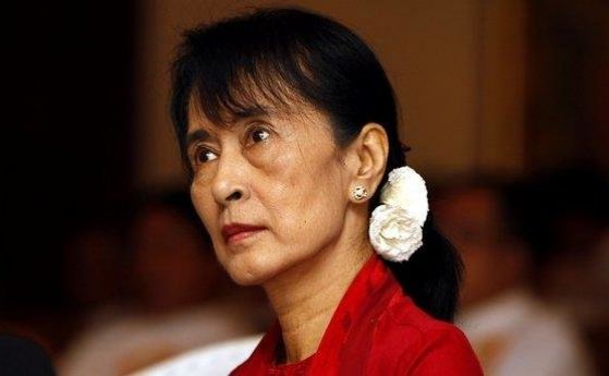 Лидерът на Мианмар Аун Сан Су Чи наруши мълчанието за